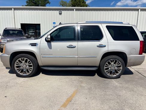 Used 2007 Cadillac Escalade AWD w/ Information Package image 2