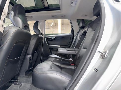 Used 2017 Volvo XC60 T6 Dynamic w/ Climate Package image 12