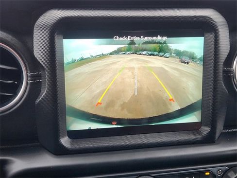 Used 2021 Jeep Wrangler Unlimited Sahara image 18