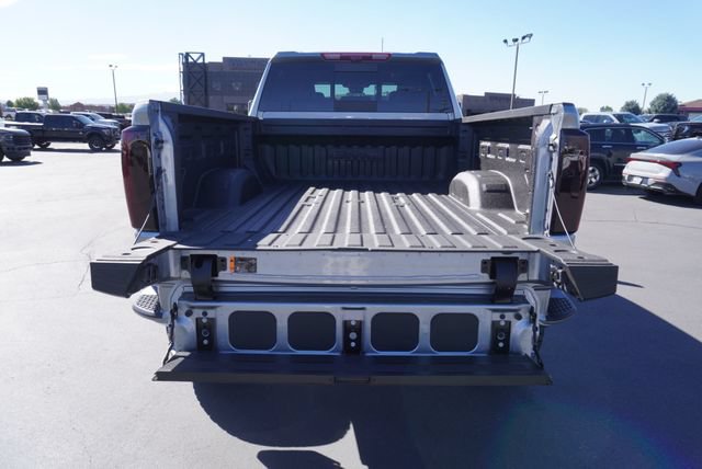 Used 2026 GMC Sierra 3500 Denali Ultimate w/ LPO, Black Badging Package AWD/4WD image 12