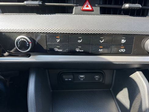 Used 2025 Kia Sportage LX image 17