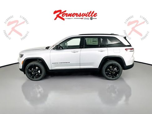 New 2025 Jeep Grand Cherokee Altitude image 4
