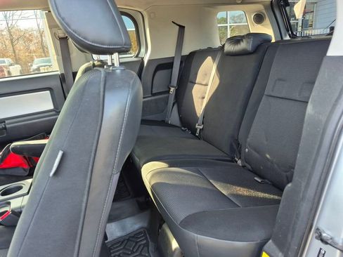 Used 2007 Toyota FJ Cruiser 4WD image 12