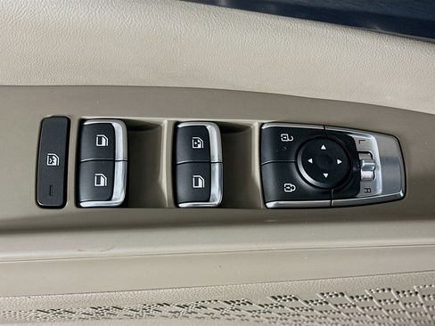 Used 2026 Kia Carnival FWD image 15