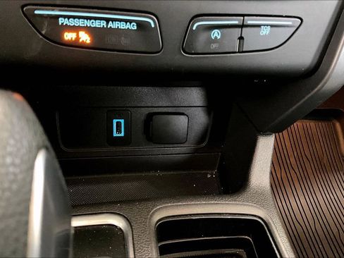 Used 2018 Ford Escape SE w/ SE SYNC Package image 16