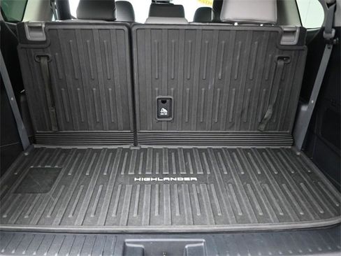 Used 2022 Toyota Highlander XLE image 26