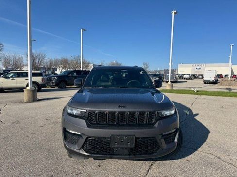 Used 2024 Jeep Grand Cherokee Limited w/ Black Appearance Package image 2