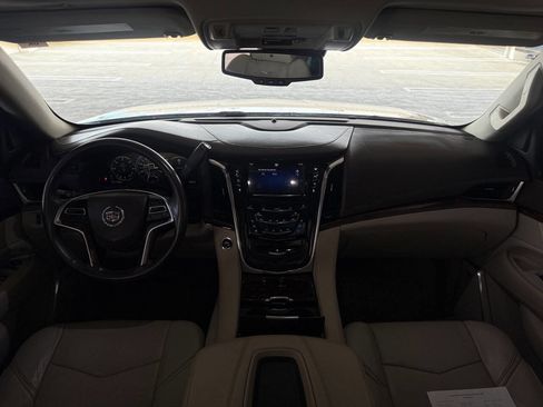 Used 2015 Cadillac Escalade Luxury image 21