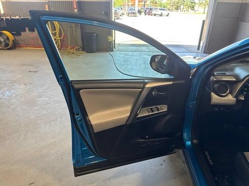 Used 2017 Toyota RAV4 XLE w/ All Weather Liner Package AWD/4WD image 9