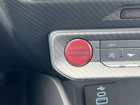 Used 2025 Ford Mustang Convertible RWD image 29