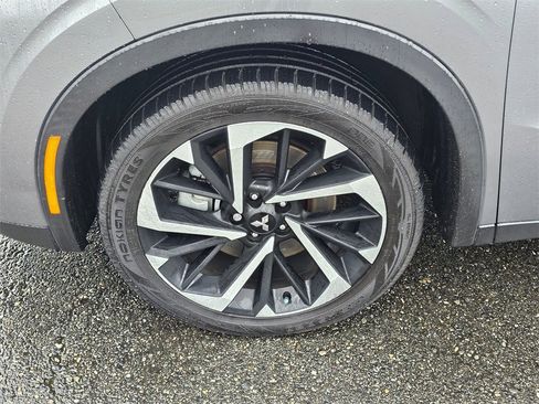 Used 2022 Mitsubishi Outlander SE image 8