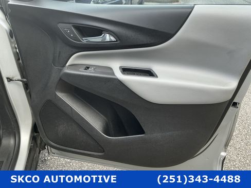 Used 2019 Chevrolet Equinox LS FWD image 12