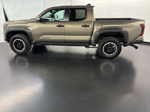 Used 2024 Toyota Tacoma TRD Off-Road w/ TRD Off Road Upgrade Package AWD/4WD image 2