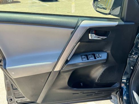 Used 2018 Toyota RAV4 XLE image 20