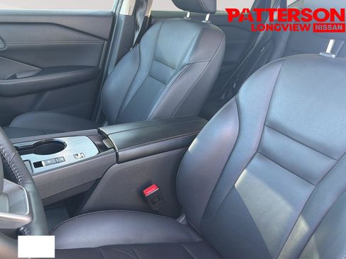 Used 2025 Nissan Rogue SL FWD image 17