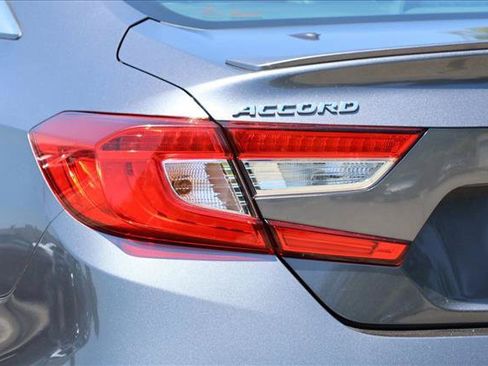 Used 2018 Honda Accord Sport image 11