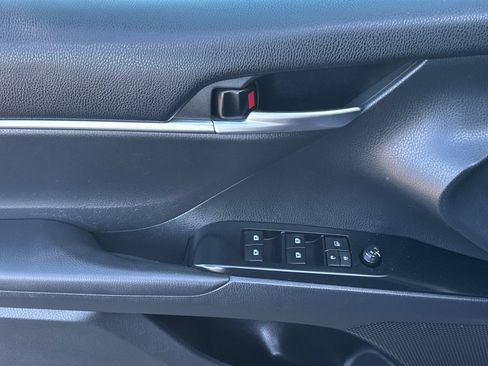 Used 2018 Toyota Camry SE w/ Moonroof Package FWD image 11