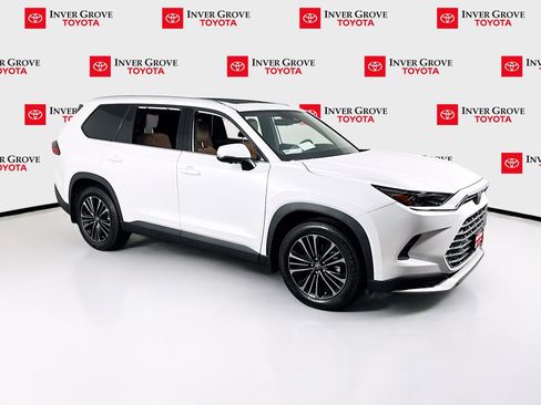 Used 2025 Toyota Grand Highlander AWD Hybrid image 3