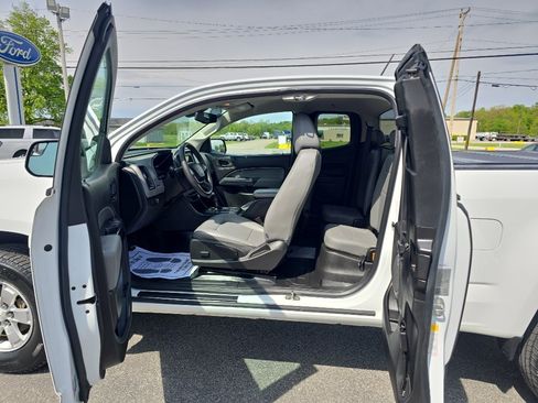Used 2018 Chevrolet Colorado W/T w/ WT Convenience Package RWD image 13