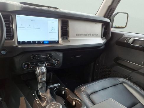 Used 2025 Ford Bronco Outer Banks AWD/4WD image 16