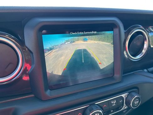 Used 2022 Jeep Wrangler Unlimited Sahara image 29