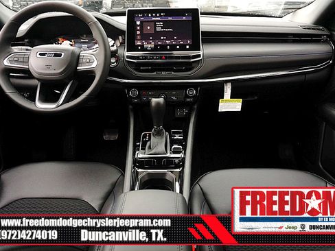 New 2026 Jeep Compass Latitude image 11