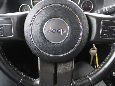 Used 2018 Jeep Wrangler Unlimited Sport S AWD/4WD image 14