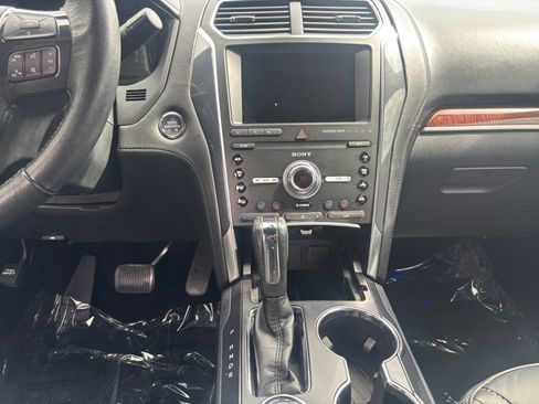 Used 2019 Ford Explorer Platinum image 11