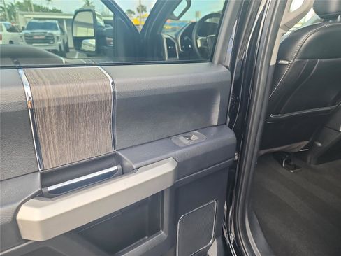 Used 2020 Ford F250 Lariat w/ Chrome Package image 16