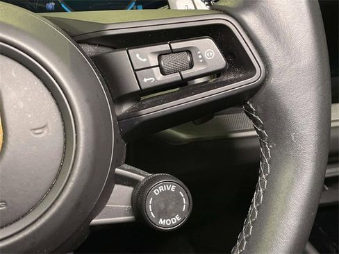 Used 2024 Porsche Cayenne image 40