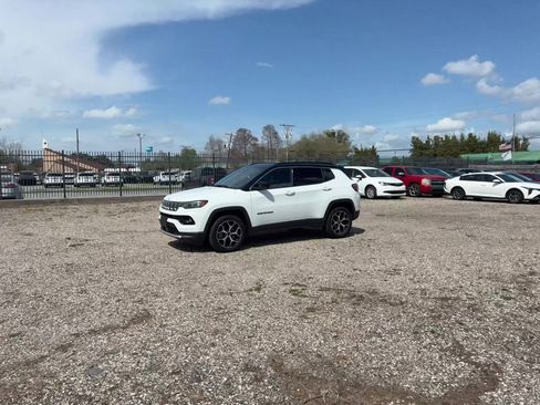 Used 2025 Jeep Compass Limited image 8