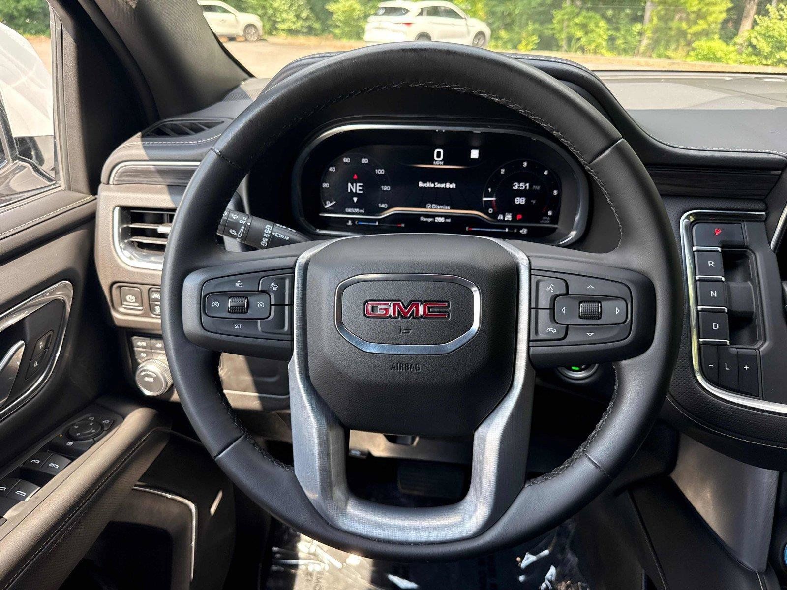 Used 2023 GMC Yukon XL SLT AWD/4WD image 17
