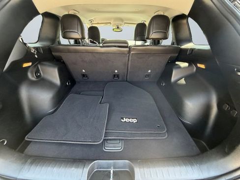 Used 2019 Jeep Cherokee Limited AWD/4WD image 15