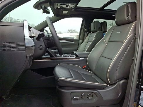 Certified 2025 Cadillac Escalade Premium Luxury image 13