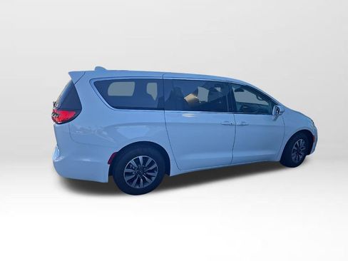 Used 2022 Chrysler Pacifica Touring-L image 12