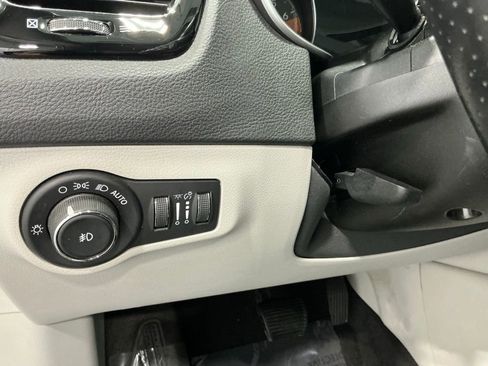 Used 2018 Jeep Compass Limited w/ Navigation Group image 41