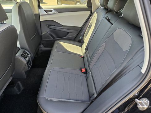 New 2025 Volkswagen Taos SE image 7