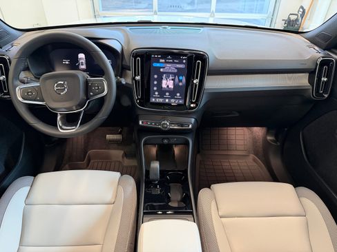 New 2026 Volvo EX40 Plus w/ Climate Package image 20