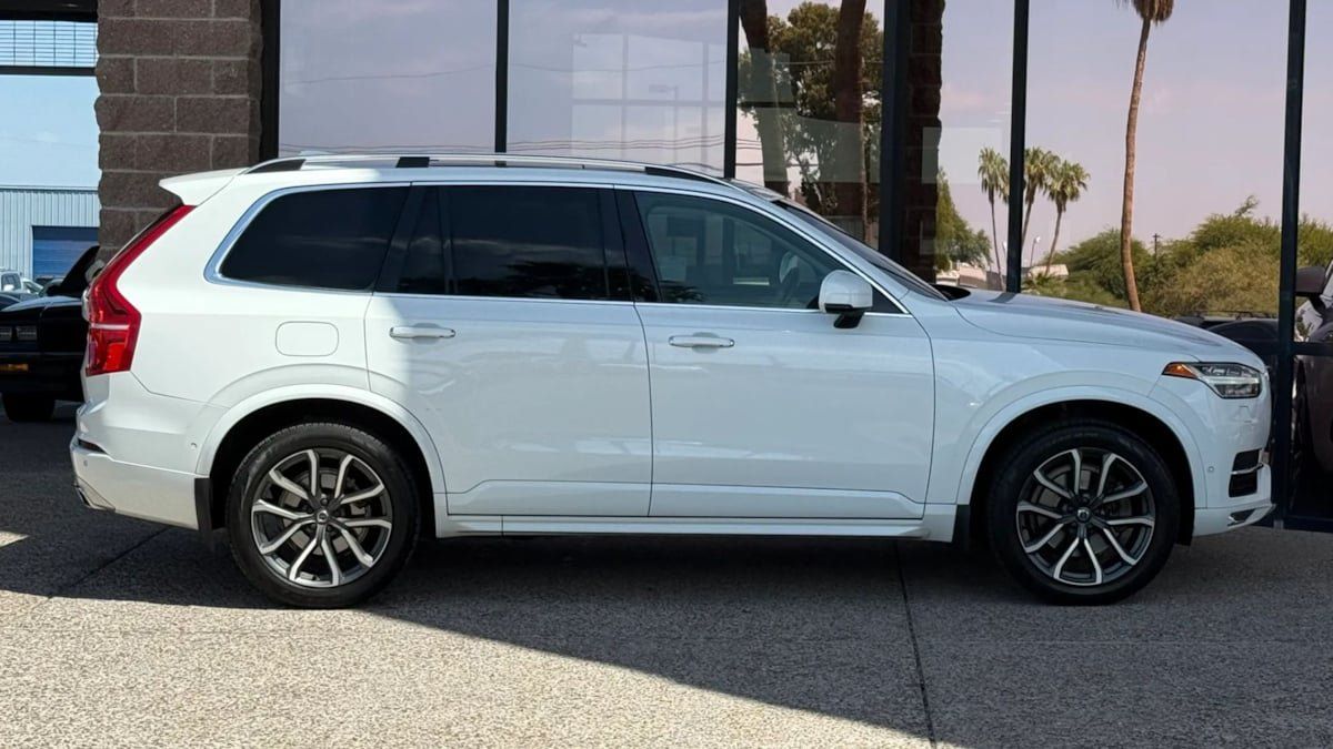 Used 2016 Volvo XC90 T6 Momentum w/ Momentum Plus Package AWD/4WD image 14