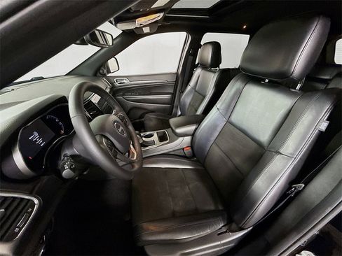 Used 2019 Jeep Grand Cherokee Altitude image 14