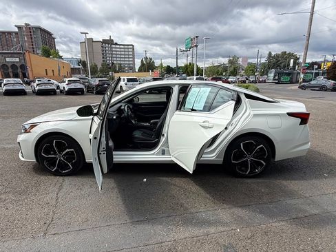 Used 2025 Nissan Altima 2.5 SR FWD image 16