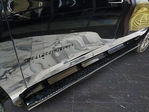 Used 2025 Chevrolet Suburban Z71 image 12