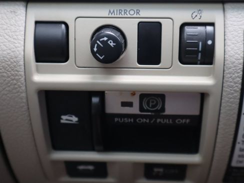 Used 2010 Subaru Legacy 2.5i Premium AWD/4WD image 28
