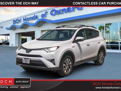 Used 2018 Toyota RAV4 XLE AWD/4WD image 1