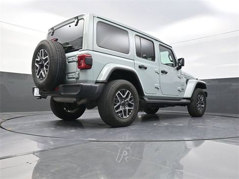 Used 2024 Jeep Wrangler Sahara image 23