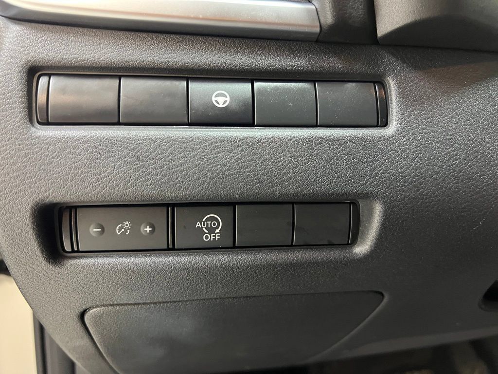 Used 2023 Nissan Rogue SV AWD/4WD image 18