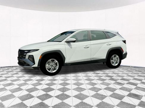 New 2025 Hyundai Tucson SE image 2