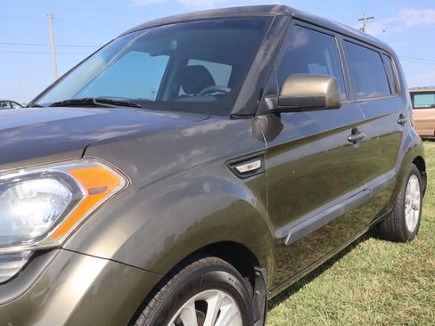 Used 2013 Kia Soul FWD image 18