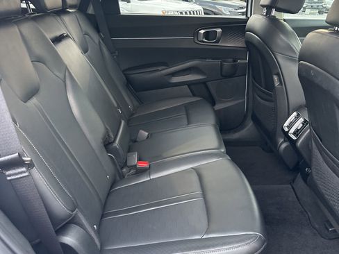 Used 2024 Kia Sorento S image 22