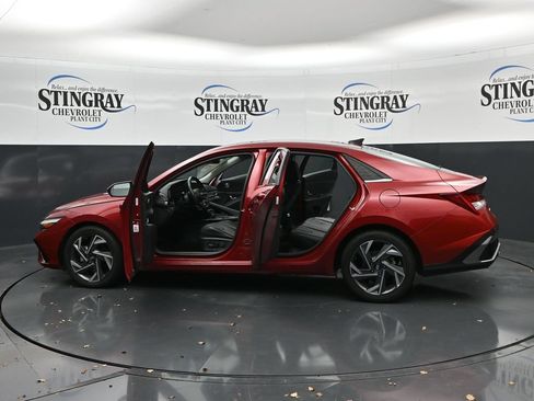 Used 2025 Hyundai Elantra Limited FWD image 37